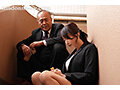 密着セックス ～出張先で絡まり合う上司と背徳の情愛～ 新妻ゆうか 画像1