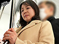 電車でさわられた六十路母 志田小夏 画像2