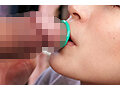 一般男女モニタリングAV×マジックミラー便コラボ企画 愛する夫の目の前で路上NTR！清楚な人妻が「お口だけでコンドーム装着」に挑戦！2 ノーハンドでデカチンを咥えたご無沙汰妻のオマ○コは欲しがり汁が溢れ出す！旦那の目の前で寝取って最後はゴムを外して生中出し！ 画像4
